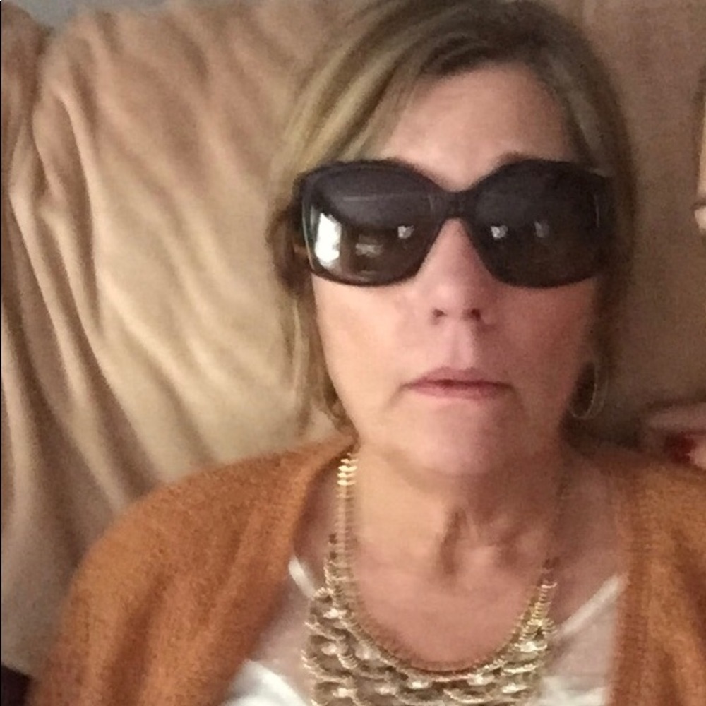 Meet your Posher, Carol
